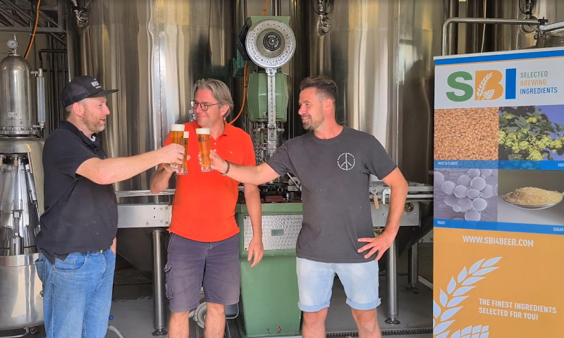 Jubileumbier Vandeoirsprong gebrouwen / Foto: Bas Schamp